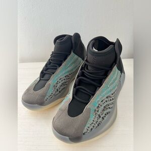 Yeezy QNTM men’s sneakers
